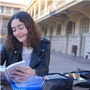 Étudiante en classe préparatoire et licence de lettres modernes, donne cours de français collège/lycée